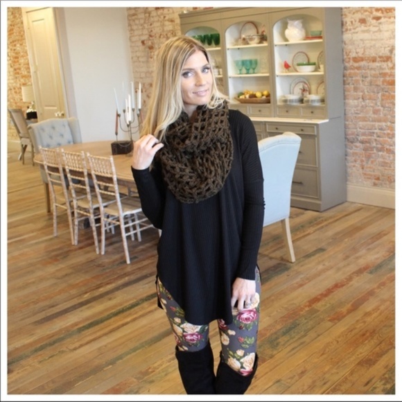 ***Finally Here!*** Olive Net Infinity Scarf - Picture 2 of 4